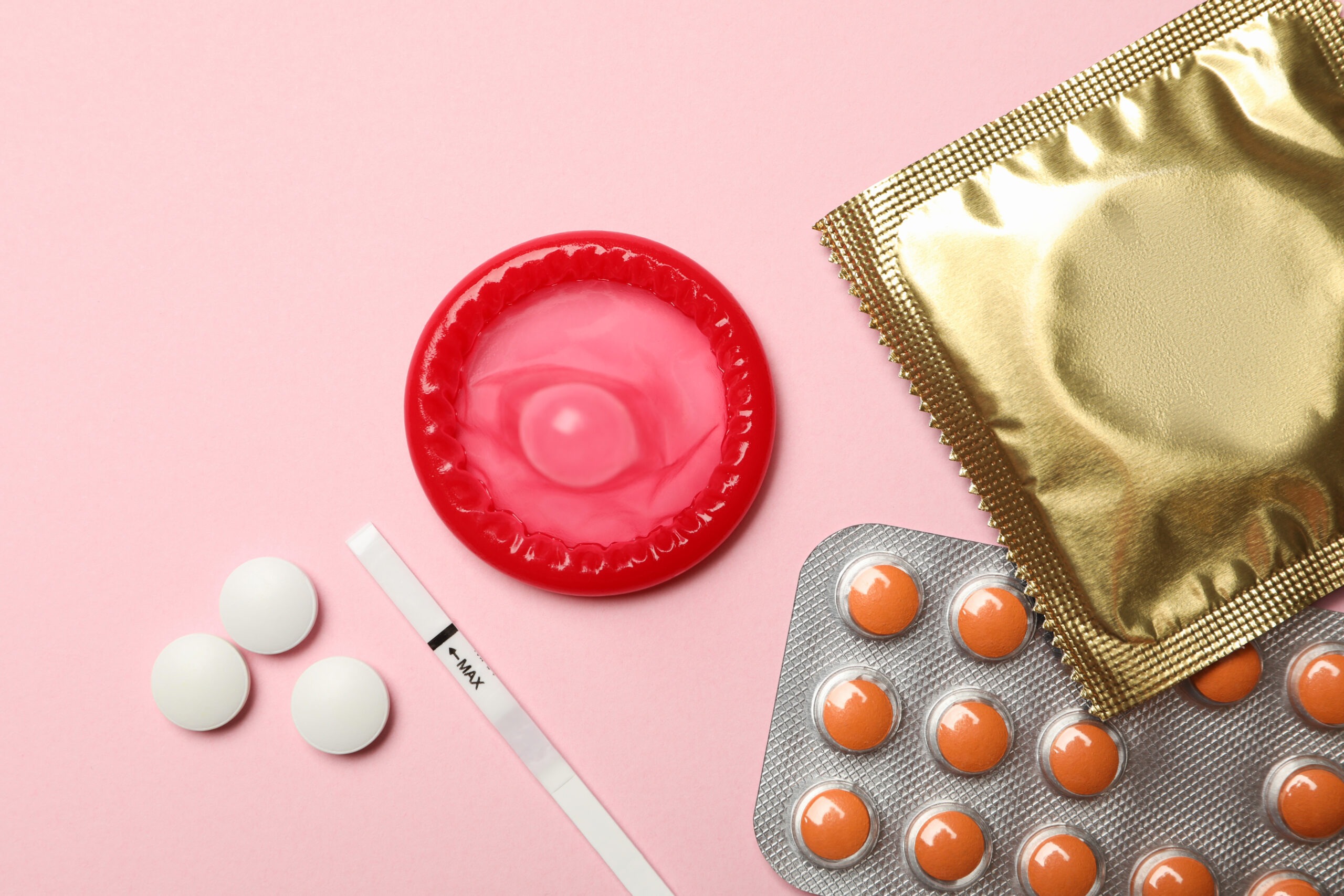 how does common birth control methods work?