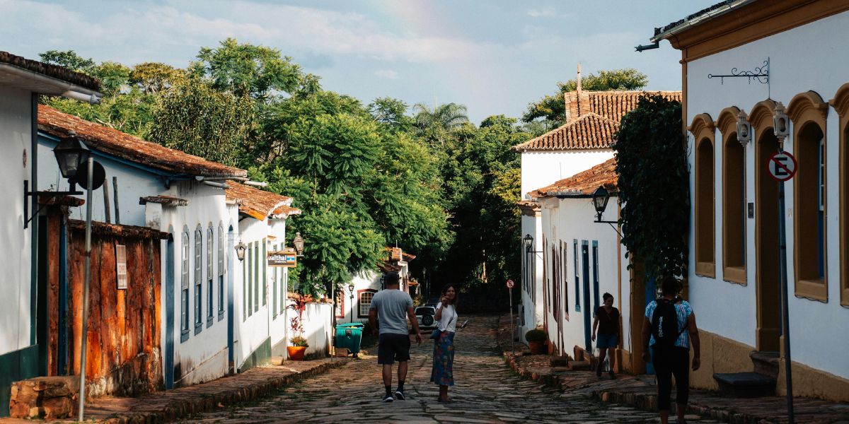Routine and recommended vaccines for travel in South America