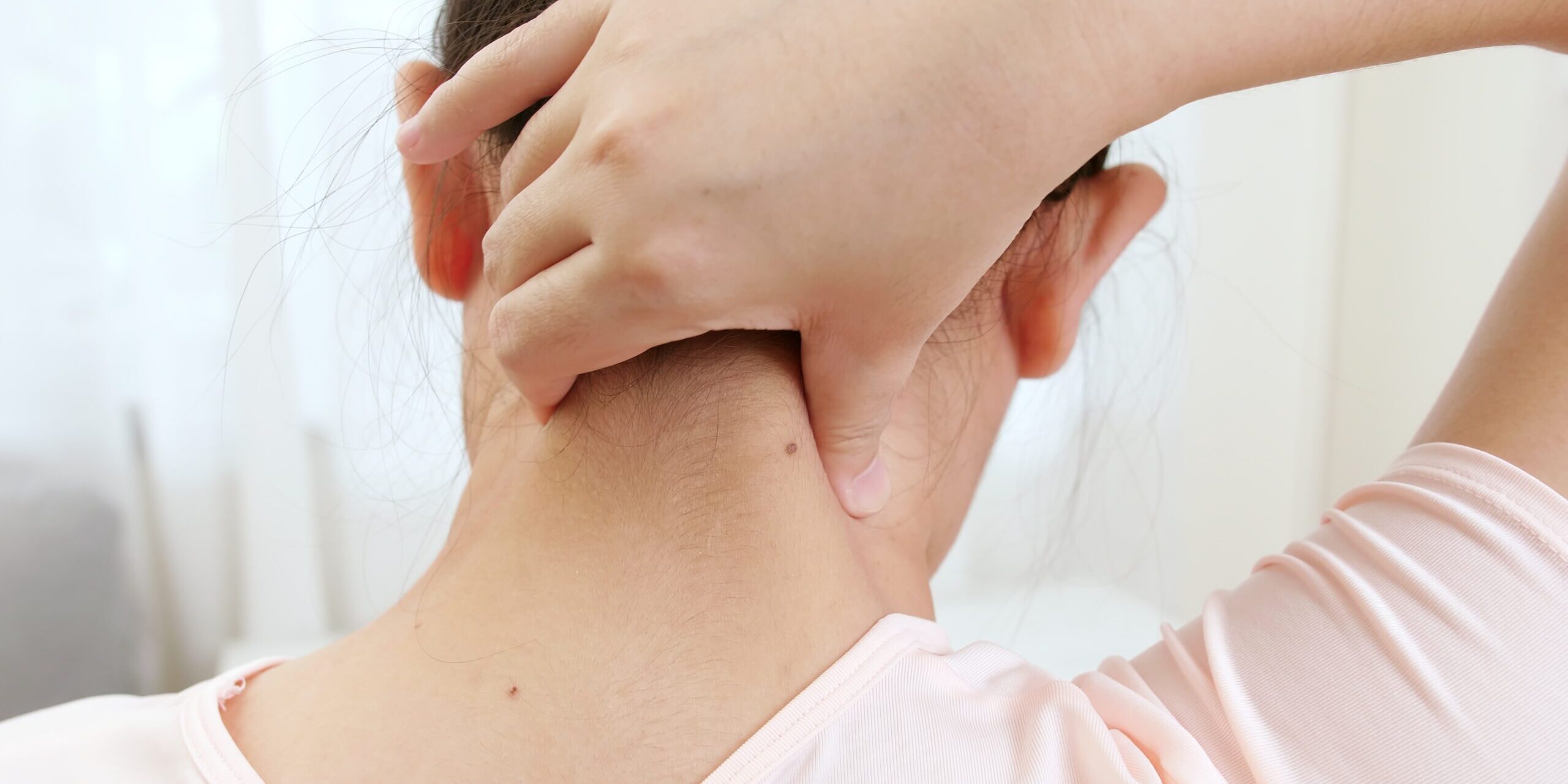 What to Do Immediately After a Neck Strain
